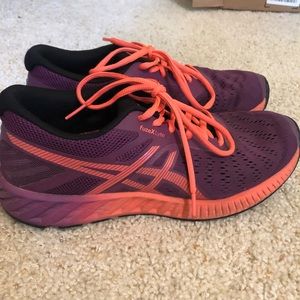 ASICS women’s sneaker size 9